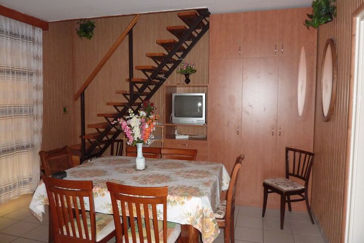 Room 10 of 60