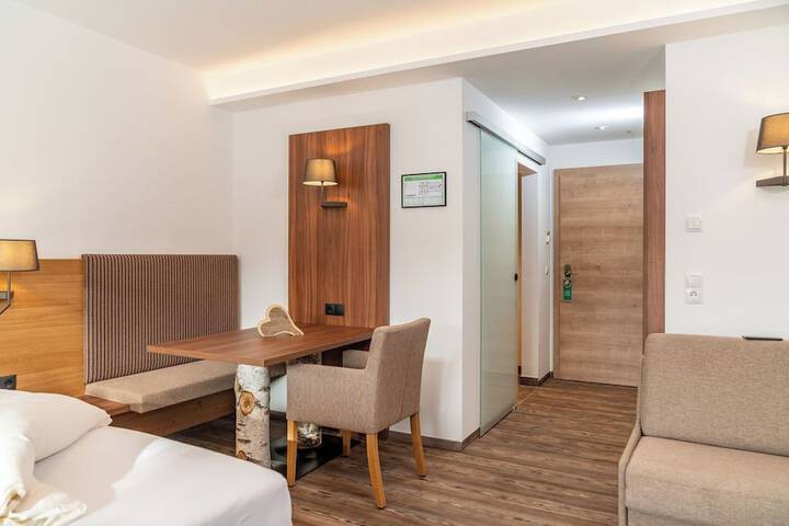 Room 28 of 128