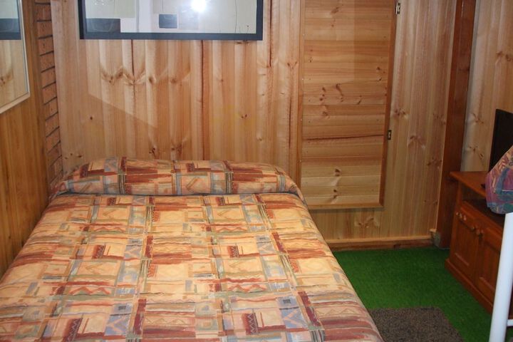 Room 8 of 33