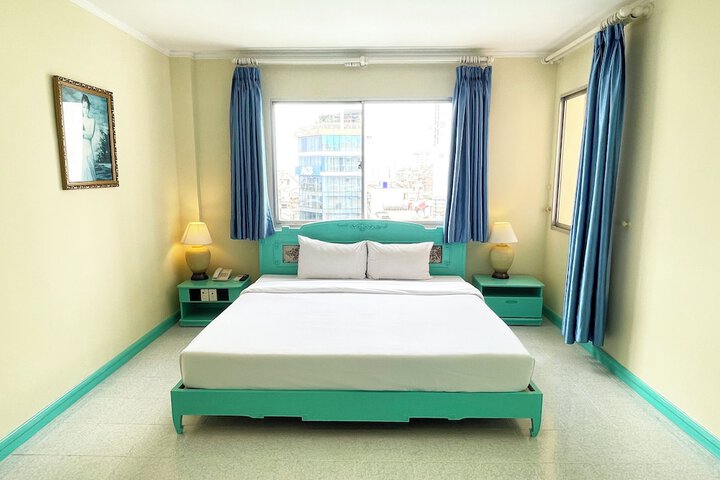 Room 11 of 30