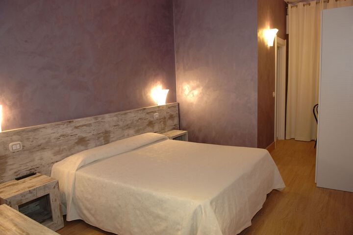 Room 3 of 43