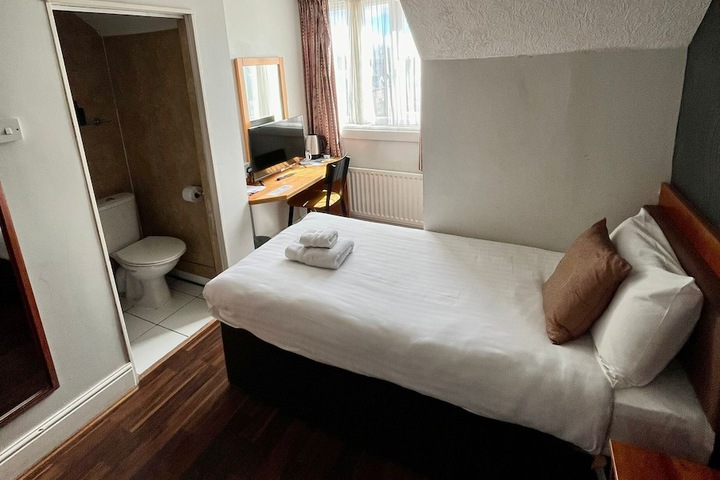 Room 25 of 59