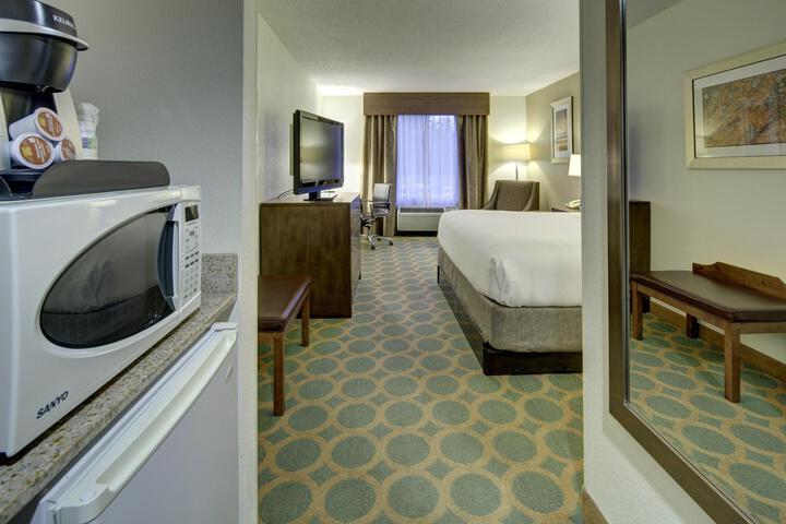1 King Bed (11 of 11)