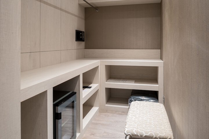 Room 5 of 104