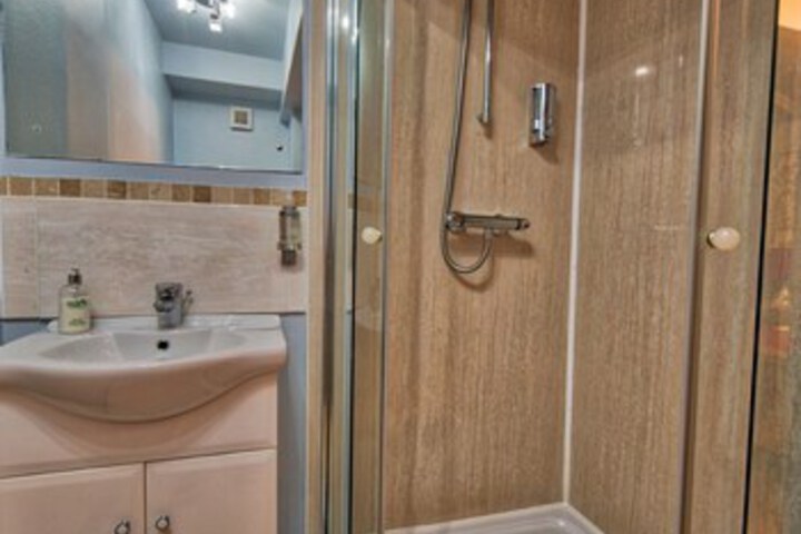 Room 15 of 120