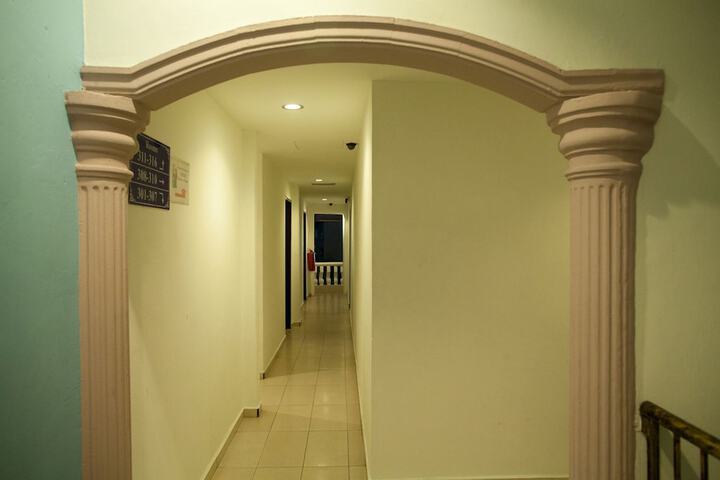 Ballroom/Hall 28 of 35