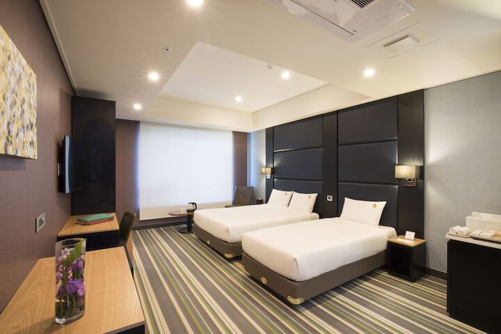 Room 10 of 47
