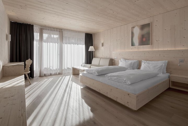 Room 10 of 48