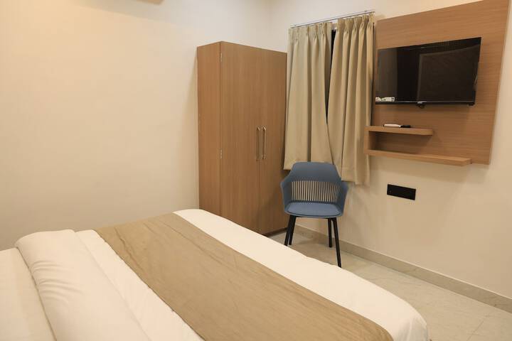 Room 6 of 16