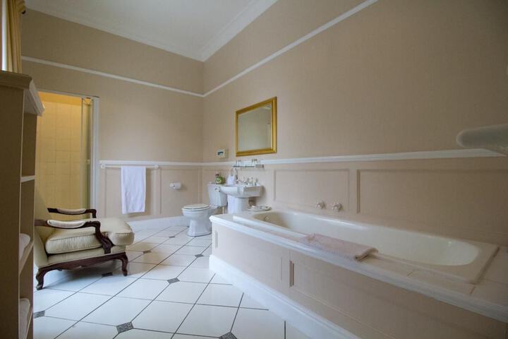 Room 15 of 28