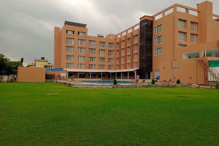 Hotel Exterior 105 of 118