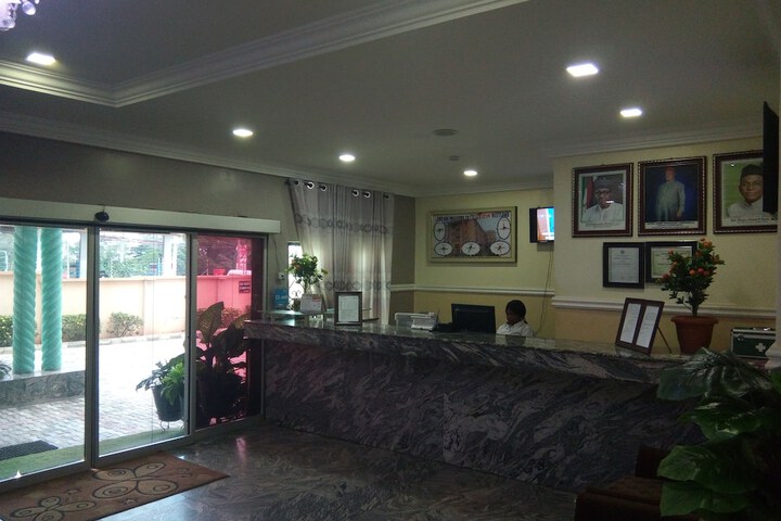 Business Center 28 of 30