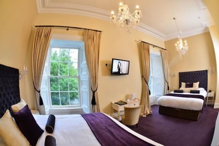 Room 12 of 80