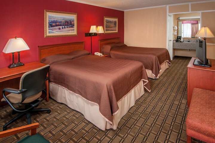 2 Double Beds (3 of 12)