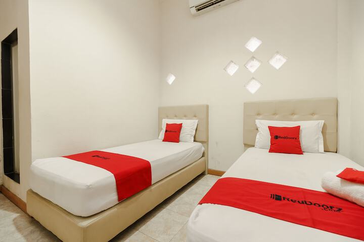 Room 7 of 16