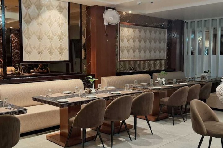 Dining 11 of 15