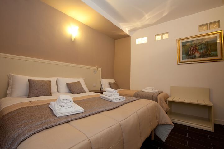 Room 14 of 25