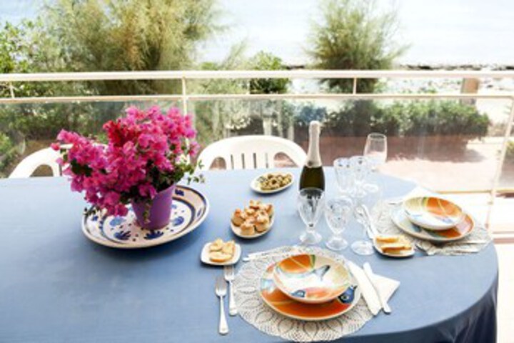 Dining 10 of 16