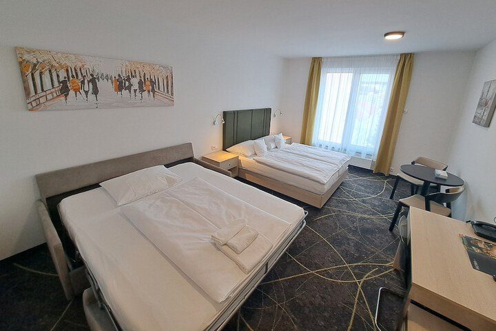 Room 13 of 37
