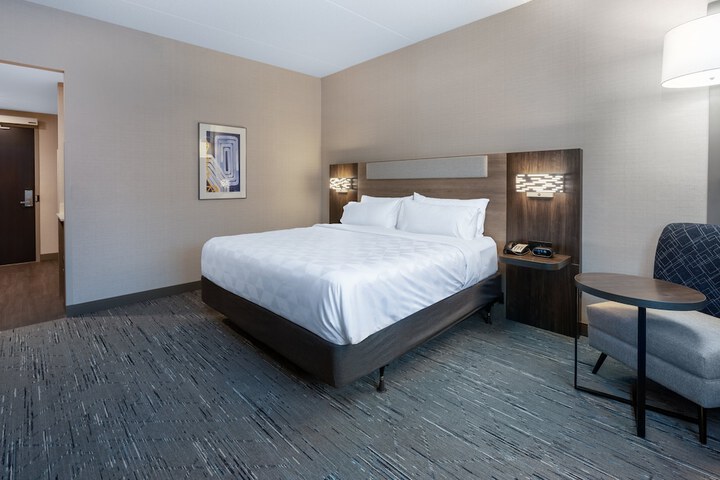 Standard | King Bed (6 of 13)