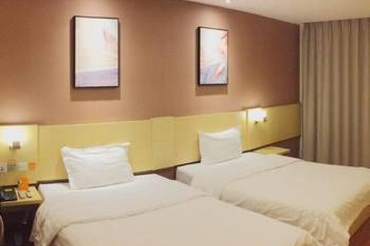 Room 10 of 12