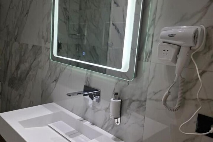 Room 75 of 104