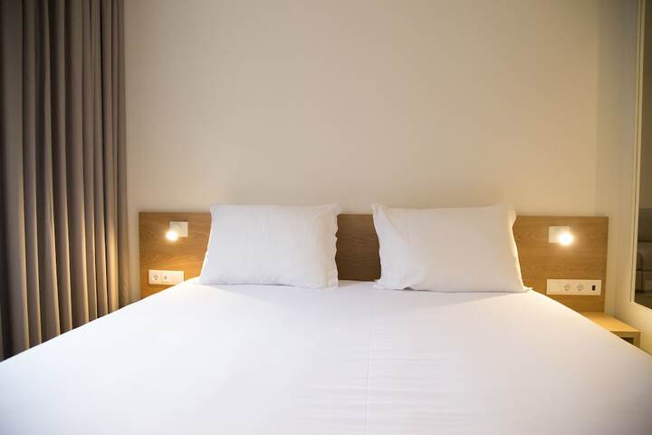 Room 5 of 93
