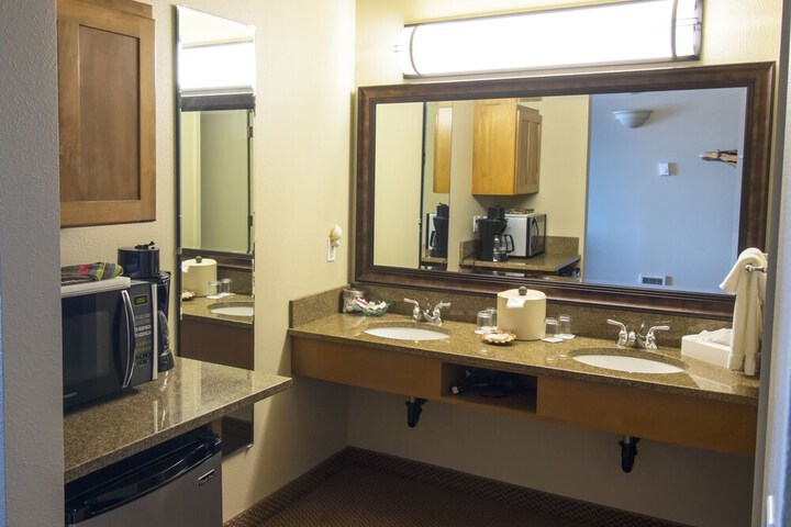Room 13 of 36