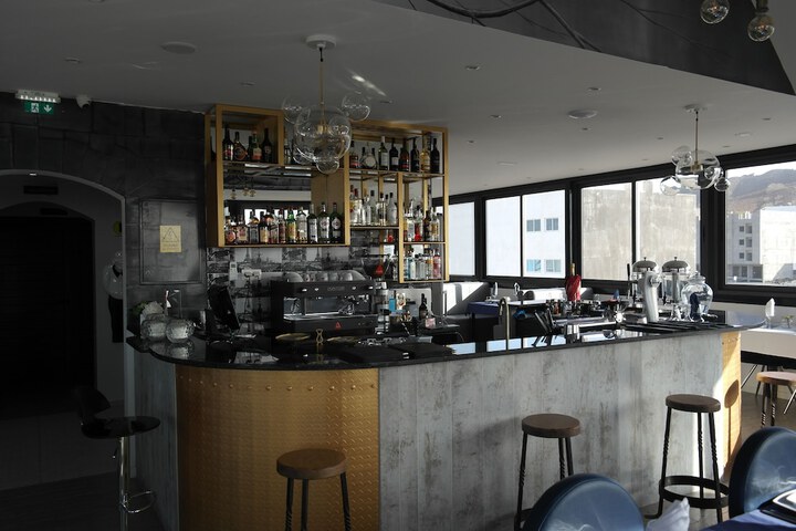 Lounge 51 of 54