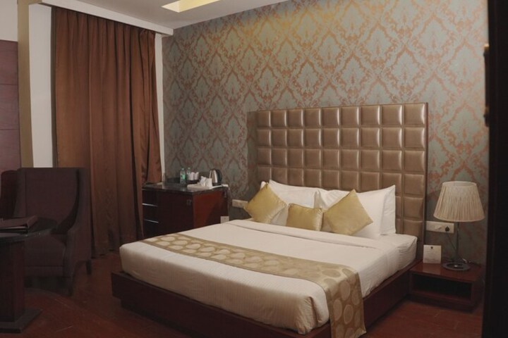 Room 7 of 13