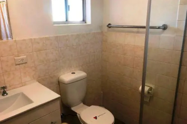 Room 6 of 8