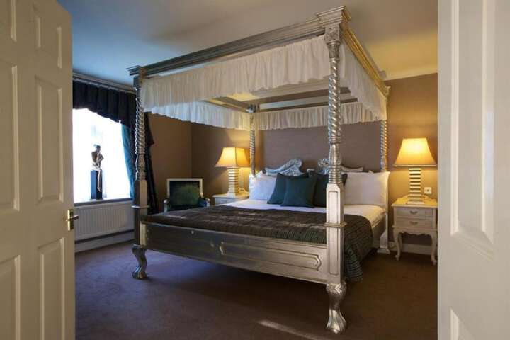 Room 10 of 72