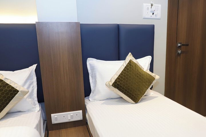 Room 17 of 28