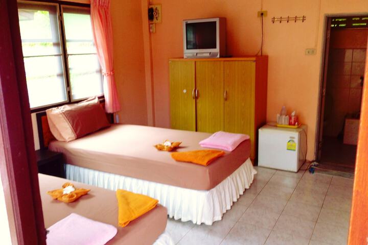 Room 2 of 143