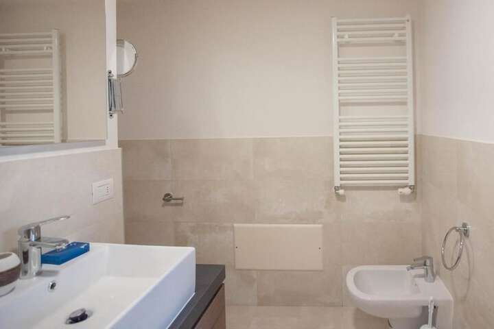 Room 3 of 27