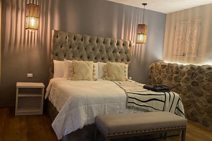 Room 27 of 82