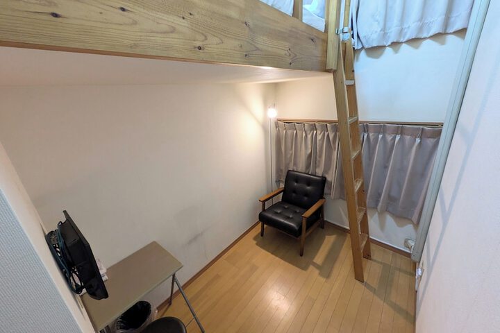 Room 2 of 25