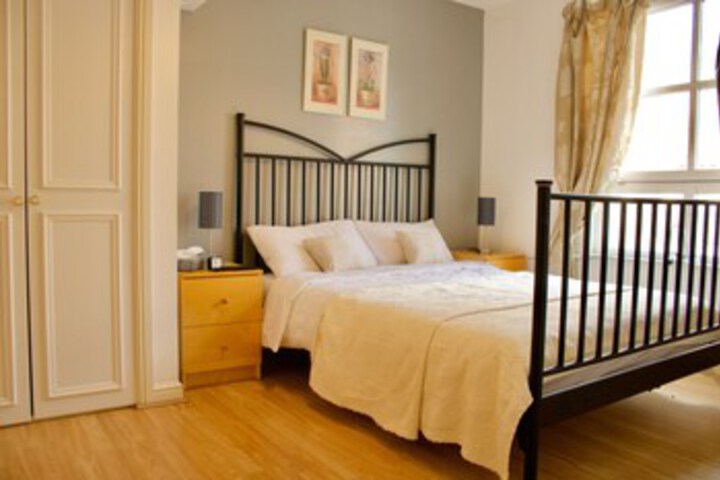 Room 13 of 18