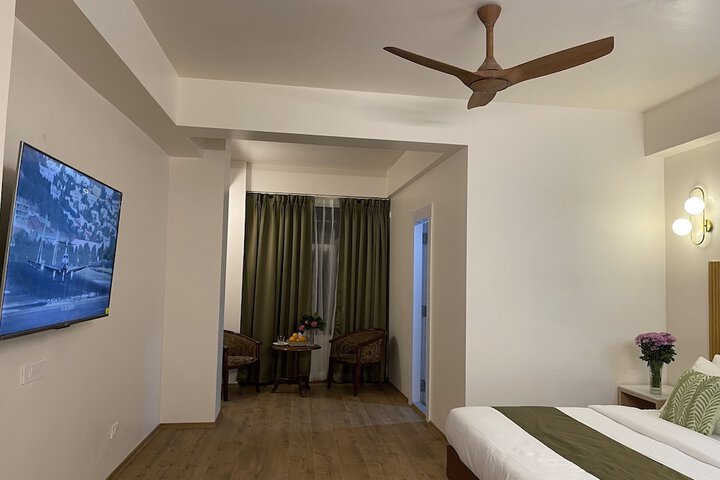 Room 5 of 18