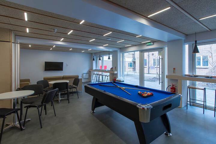 Lounge 20 of 26