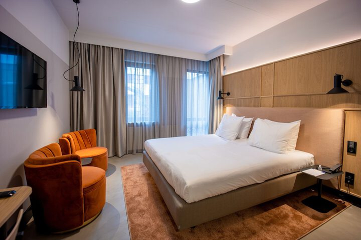 Room 12 of 32