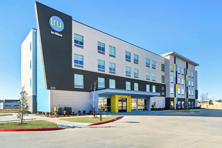 Tru by Hilton Rogers Bentonville in Rogers, AR