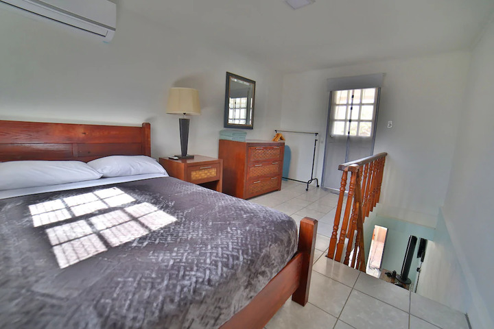 Room 5 of 10