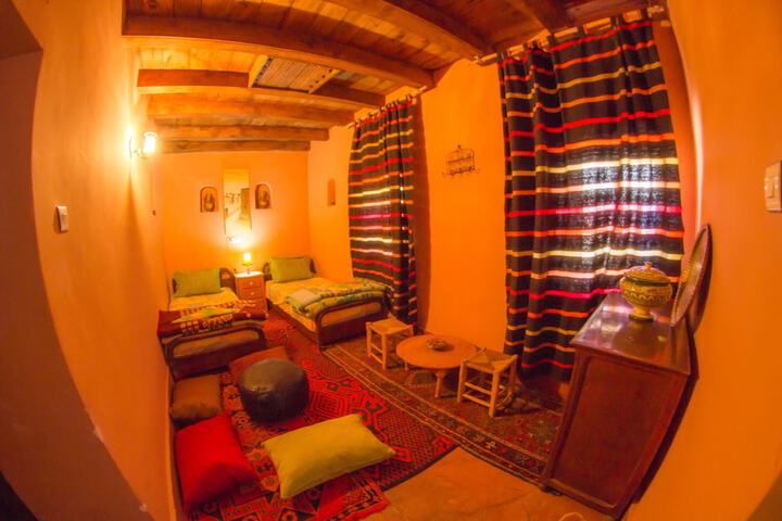 Room 4 of 40
