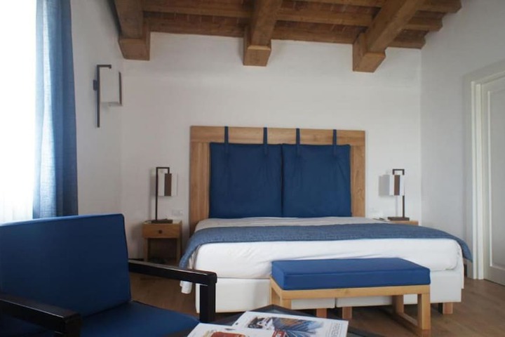Room 26 of 69