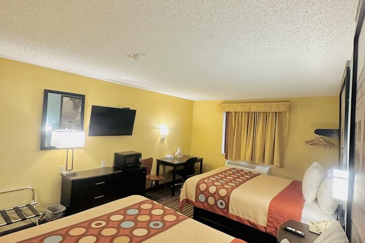 1 Queen Bed (9 of 23)