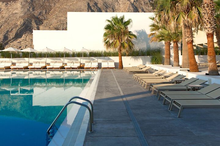 Hotel with Pool