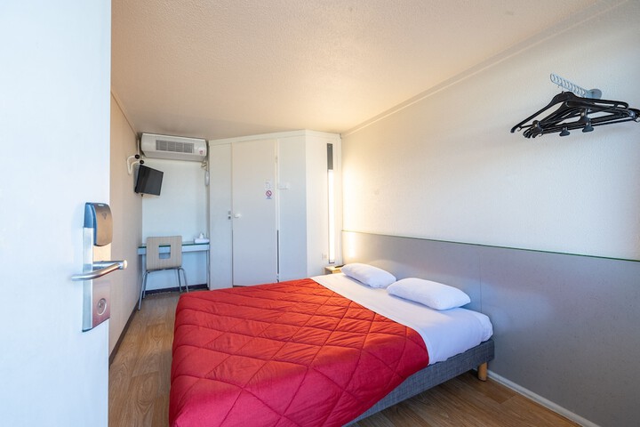 Room 4 of 31