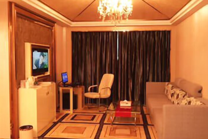 Room 2 of 7