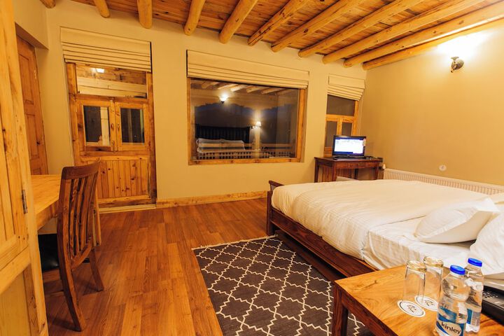 Room 6 of 18
